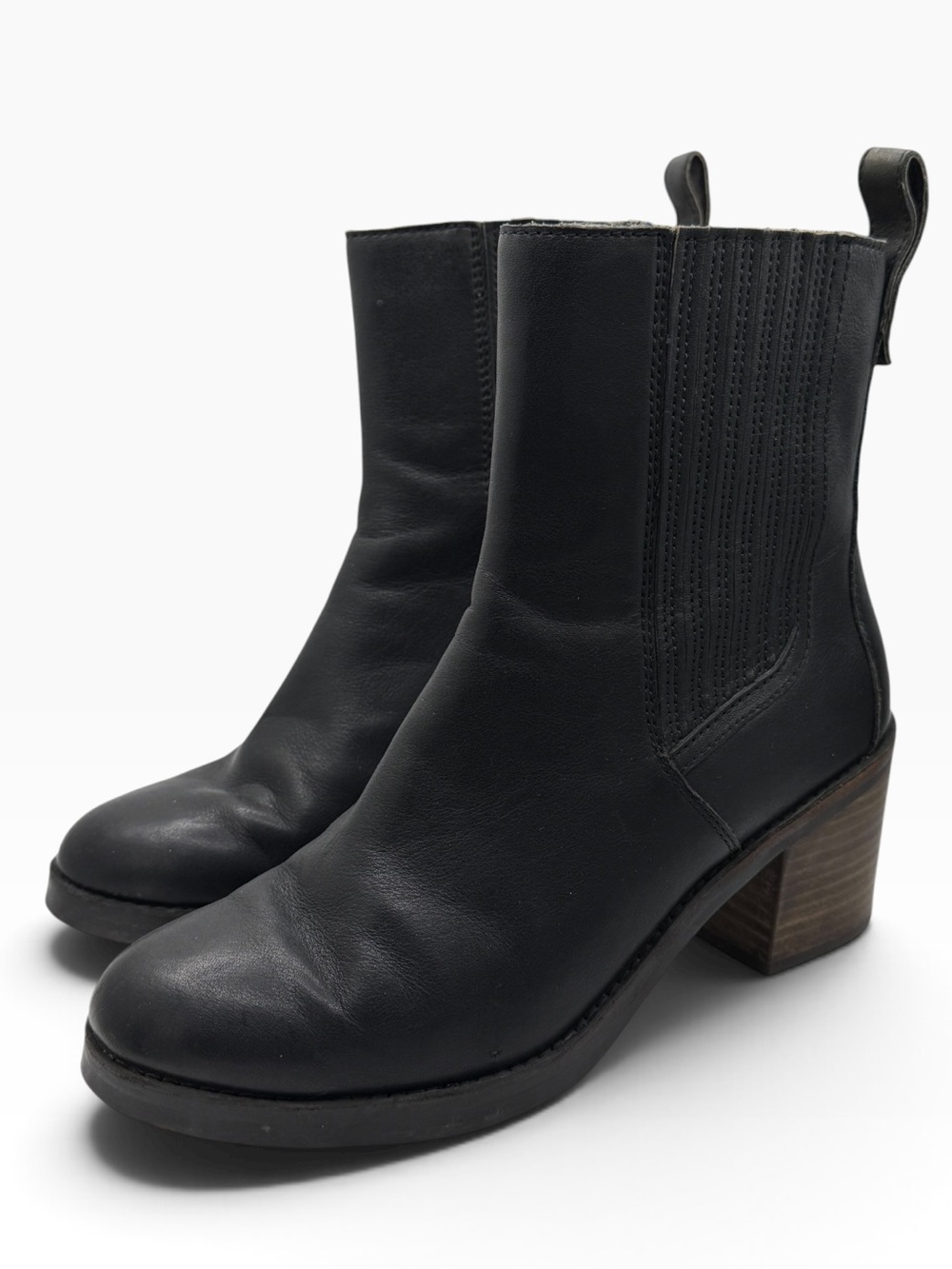 UGG Camden Black Leather Ankle Boots with Stacked Heel - Size 8